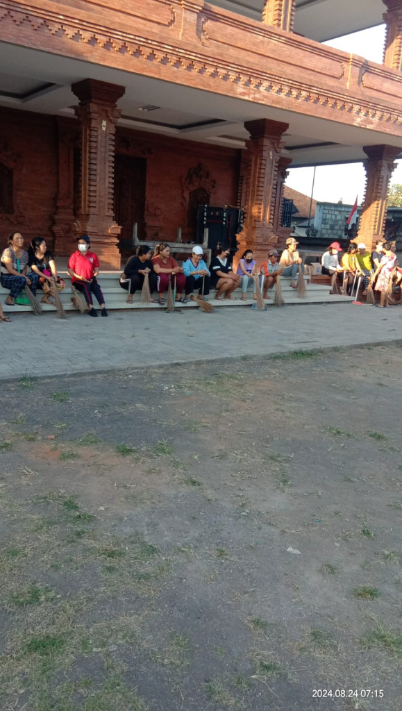 Kegiatan Gotong royong / Kerja Bakti di Link. Br Panca Warga  Bersama LPM Desa Mengwitani.